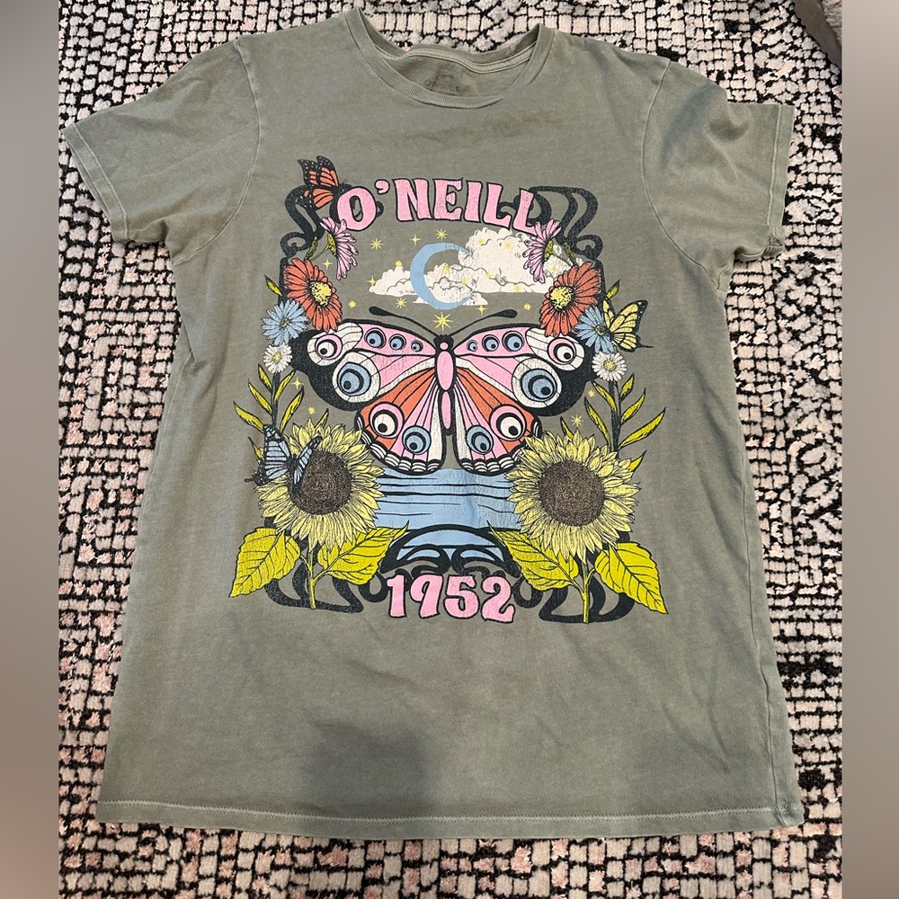 graphic tee